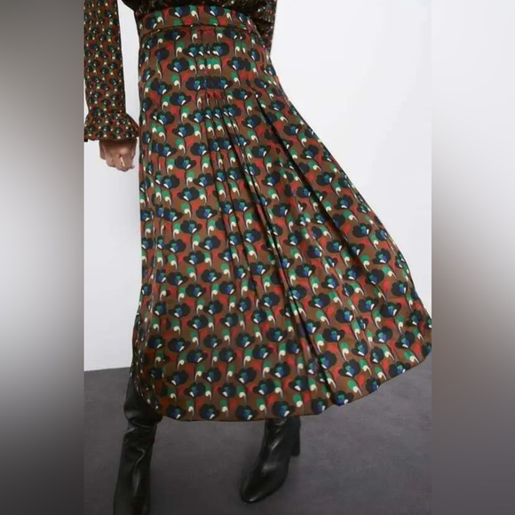 ZARA PRINTED PLEATED SKIRT SIZE S - Picture 1 of 13